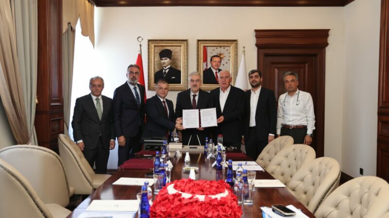 Bursa’nın bu ilçesine yeni okul! İmzalar atıldı Bursa’nın Kestel ilçesinde 24 derslikli ortaokul inşa edilecek.