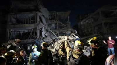 İsrail’de 9 bina tamamen yıkıldı, 3 kişi öldü