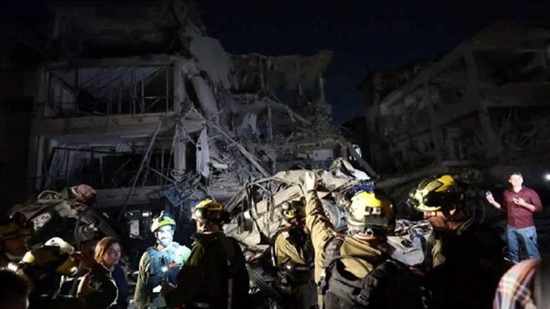 İsrail’de 9 bina tamamen yıkıldı, 3 kişi öldü İsrail’de 9 bina tamamen yıkıldı, 3 kişi öldü