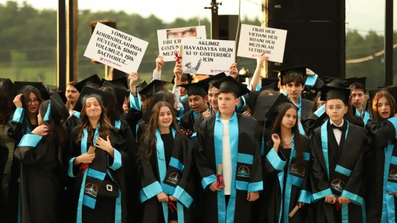 Bursa Yönder Okulları’nda doğanın kalbinde unutulmaz bir mezuniyet ve festival coşkusu! Bursa Yönder Okulları, 10.Geleneksel Yönder Festivalini her yıl olduğu gibi