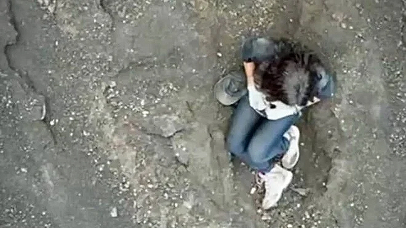 Yanardağın içine düşmüştü! Cansız bedeni bulundu Yanardağın içine düşmüştü! Cansız bedeni bulundu