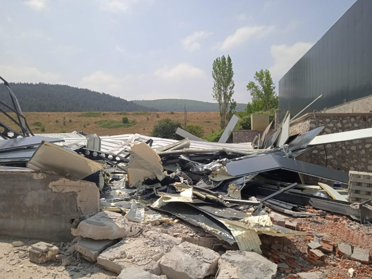 Bursa’daki kaçak fabrikaya yıkım!