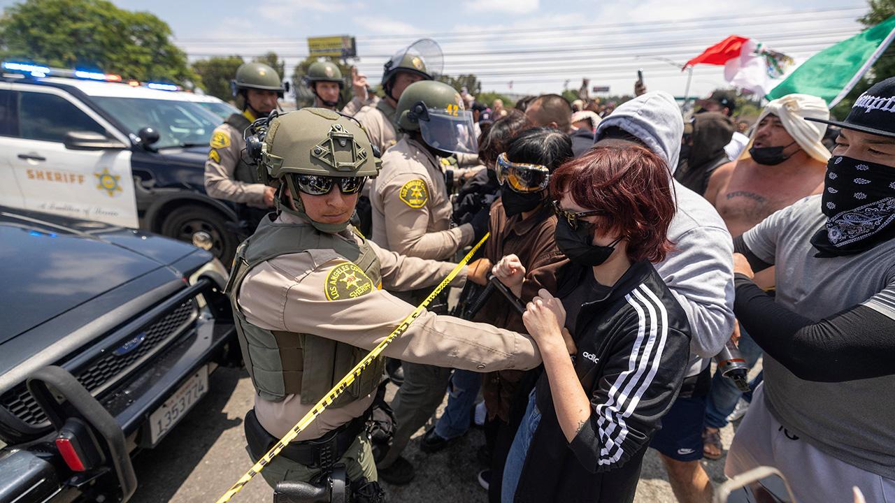 Los Angeles’ta son durum: Yüzlerce kişi gözaltına alındı Los Angeles’ta son durum: Yüzlerce kişi gözaltına alındı