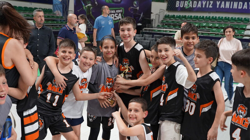 Bursa’da şampiyon MG Spor 38 takımın katılımıyla 4 ay süren U11 Erkekler Basketbol Ligi