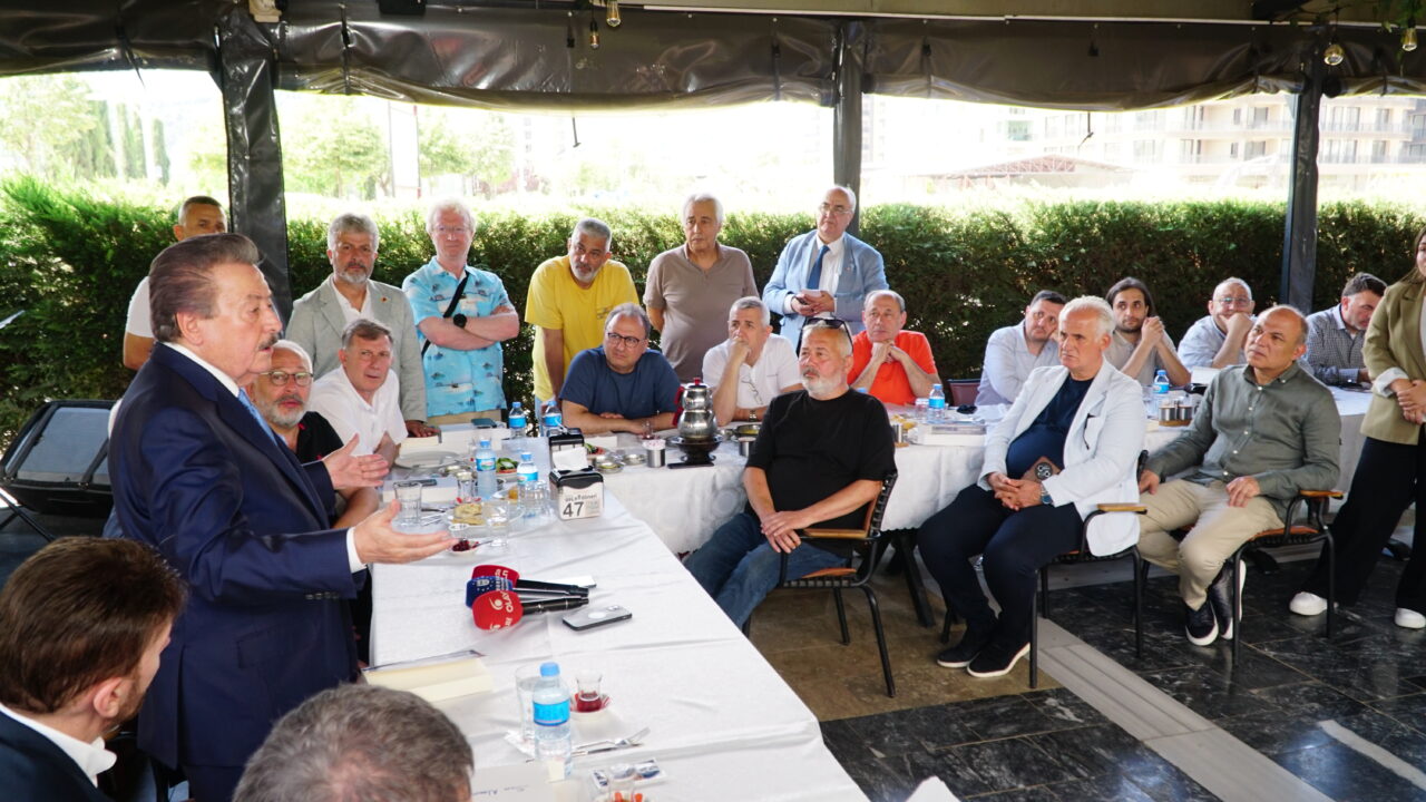 Devlet eski Bakanı Cavit Çağlar’dan ANAP’ın Bursa’daki efsane kadrosuna altın öğütler