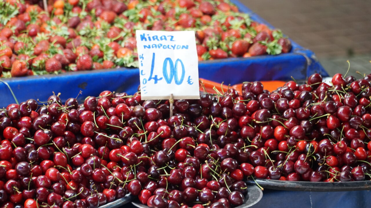 Bursa’nın ünlü pazarında 250 gram dönemi! İşte tezgahın fiyat şampiyonu…