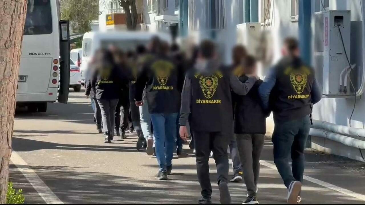 Pazarcı ve simitçi kılığına girmişler! ‘Çekirge’ ile yakalandılar