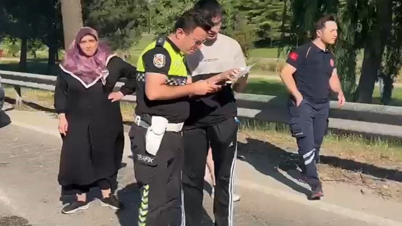 Bursa polisinden örnek hareket! Sınava yetiştirdiler… Bursa polisinden örnek hareket! Sınava yetiştirdiler…
