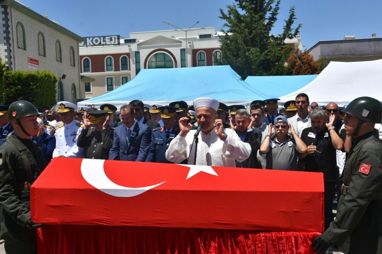 Şehit albaya son görev