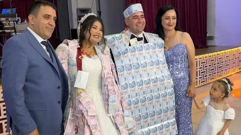 Damada paradan yelek! Böyle takı merasimi görülmedi