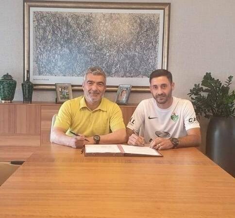 Bursaspor’un golcüsü eski takımına döndü Bursaspor’un geçen sezon 1.Lig ekibi Iğdır FK’dan transfer ettiği ancak