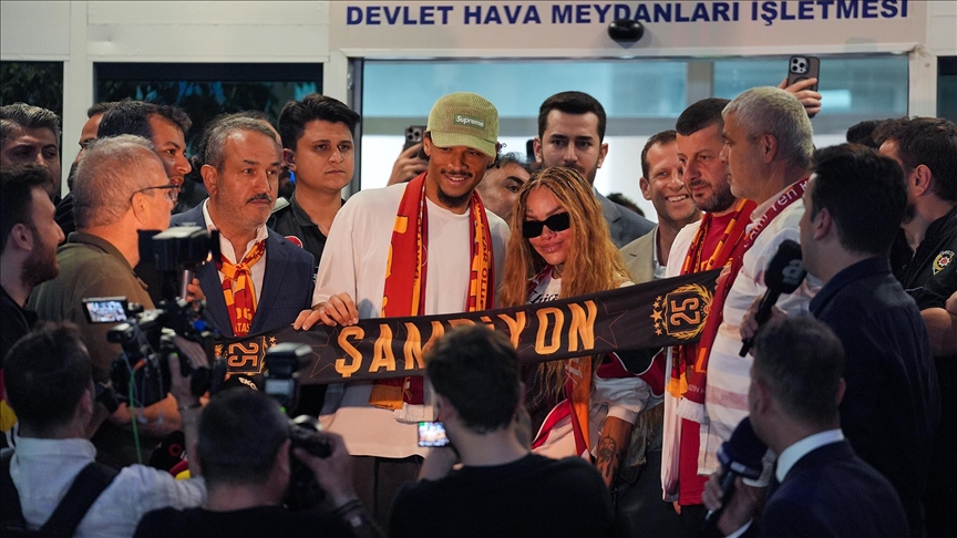 Galatasaray, Leroy Sane ile İstanbul’da görüşecek