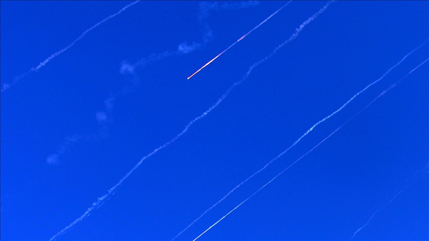 İran’dan İsrail’e yeni füze atışları