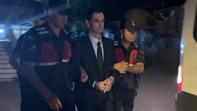 Tutuklu belediye başkanı konuştu: 2 meclis üyesi gözaltında Tutuklu belediye başkanı konuştu: 2 meclis üyesi gözaltında