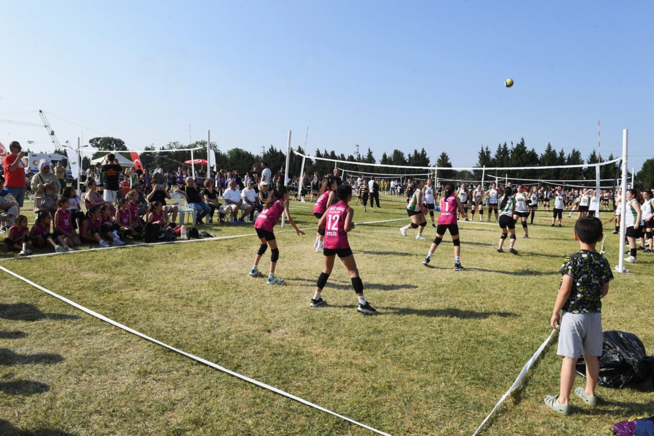 Genç voleybolcuların kalbi Osmangazi’de attı Genç voleybolcuların kalbi Osmangazi’de attı