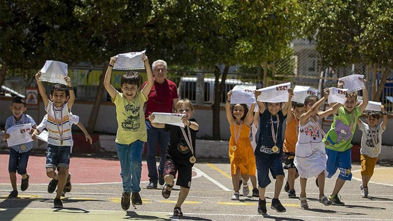 Okullarda karne zamanı: Yaz tatili başlıyor!
