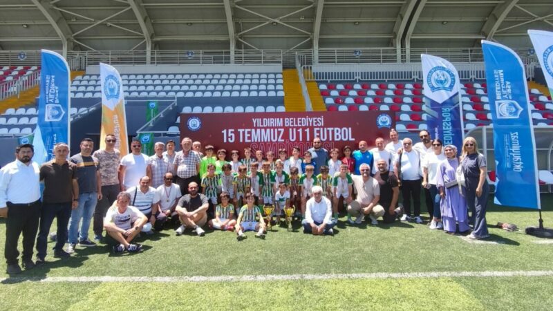 Bursa Yıldırım’da futbol şöleni Yıldırım'ı sporda marka kent haline getirecek önemli yatırımları ilçeye kazandıran