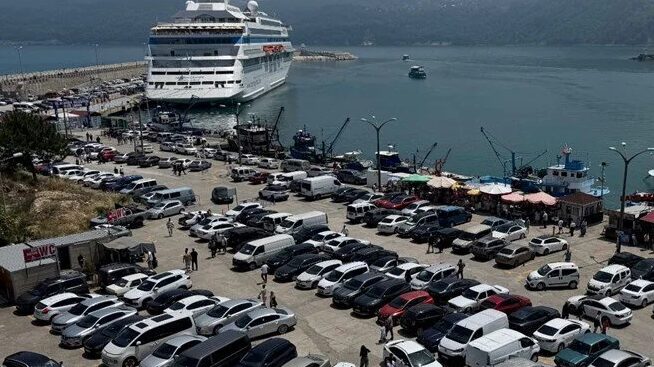 Nüfusunun 10 katı misafir ağırlıyor! Yine doldu taştı…