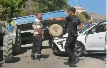 Yer: Bursa… Otomobil traktöre arkadan çarptı