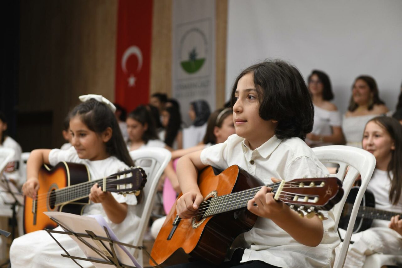 Bursa ‘da ‘Yetenek Evi’ öğrencilerinden yılsonu şöleni