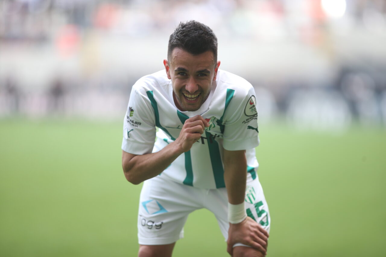 Bursaspor’dan 4 isim daha yol ayrımında! Bursaspor’dan 4 isim daha yol ayrımında!