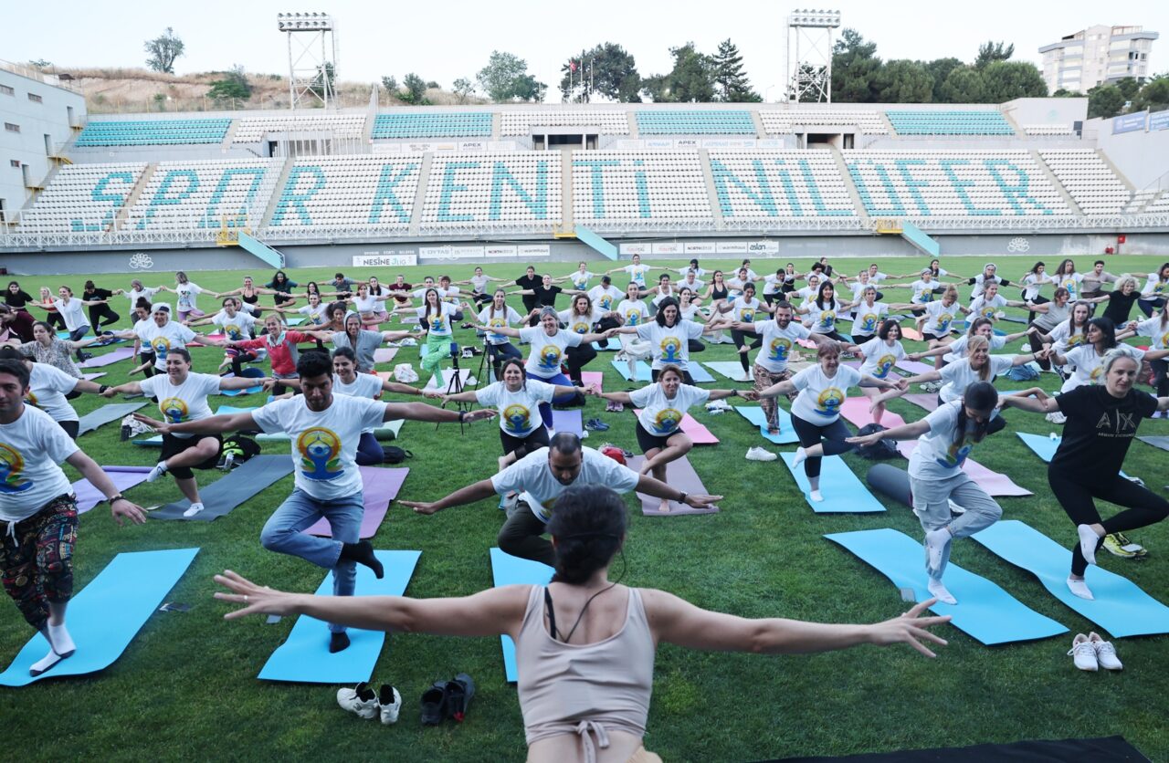Bursa’da yoga sevdalılarını buluşturan etkinlik! Hindistan’dan geldiler…