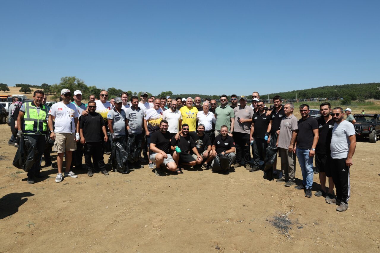 Bursa’da herkes burada buluştu! Başkan Bozbey’le Bursaspor Başkanı Çelik temizlik yaptı