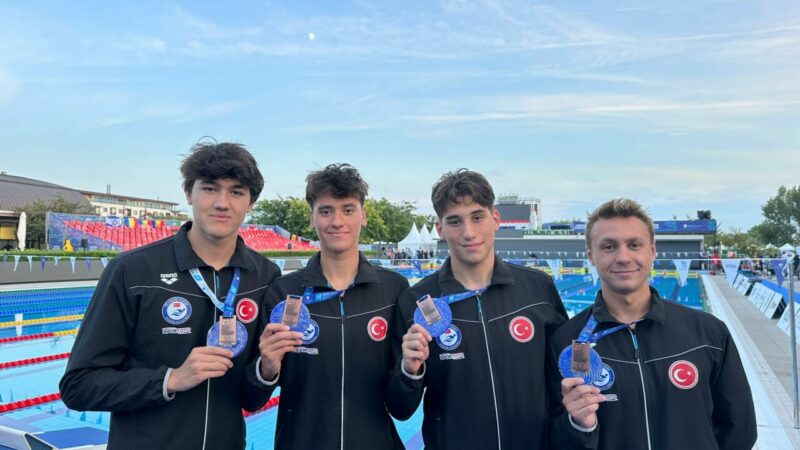 Bursa’nın gururu: Özgür Yonca Avrupa üçüncüsü! Avrupa Gençler Yüzme Şampiyonası’nda Erkekler 4x200 metre serbest bayrak yarışında
