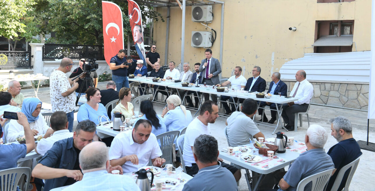 Başkan Aydın halkın dertlerini dinleyerek çözümler üretiyor