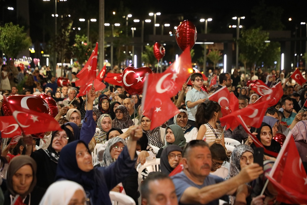 İnegöl 15 Temmuz’da meydanları doldurdu İnegöl 15 Temmuz’da meydanları doldurdu