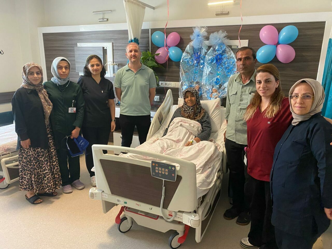 53 yaşında ikiz bebek annesi oldu 53 yaşında ikiz bebek annesi oldu