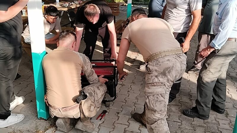 Bursa’daki bir köyde yaşlılar tahliye ediliyor! Harmacık'a bağlı Çamoğlu köyünde yangın nedeniyle yaşlılar tahliye ediliyor... Köyün