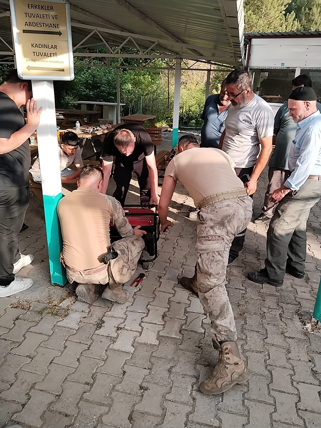 Bursa’daki bir köyde yaşlılar tahliye ediliyor!