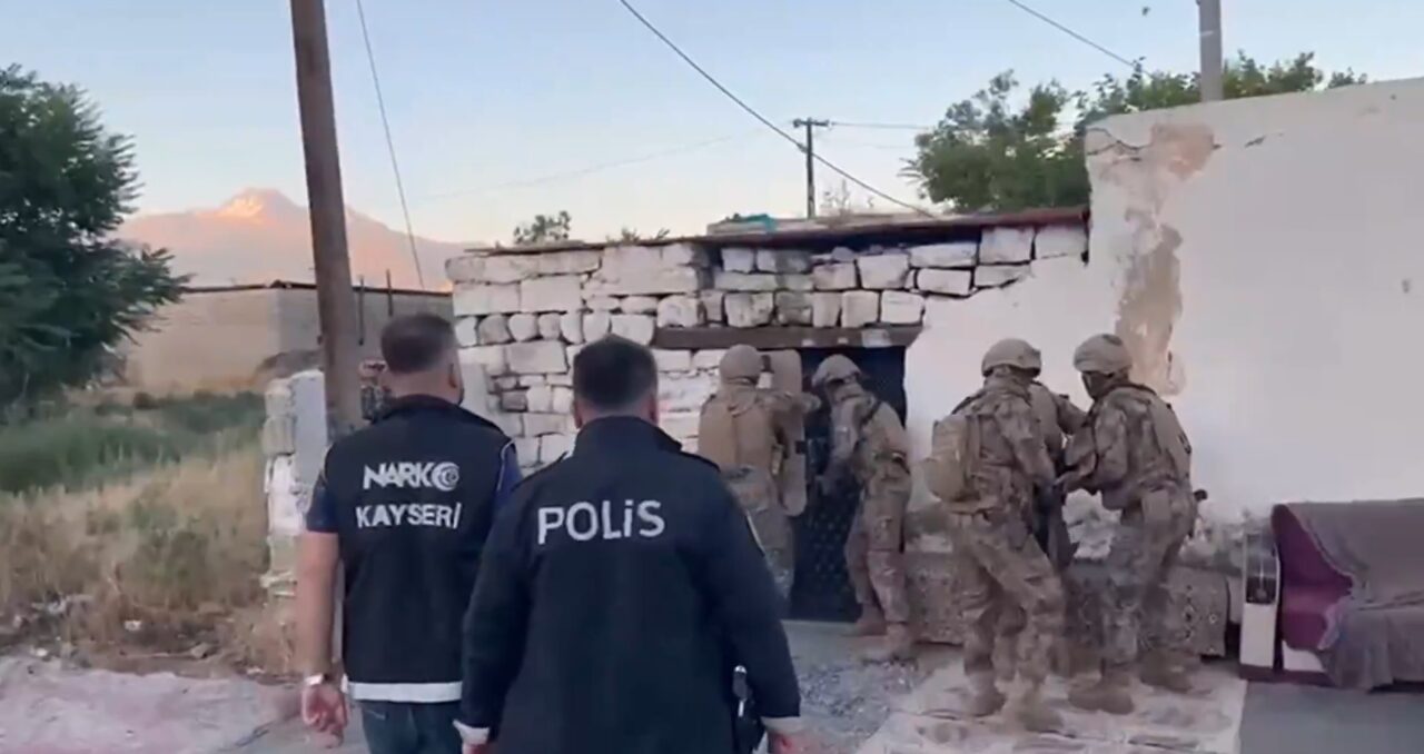 72 ilde uyuşturucu operasyonu: 1933 şüpheli yakalandı 72 ilde uyuşturucu operasyonu: 1933 şüpheli yakalandı