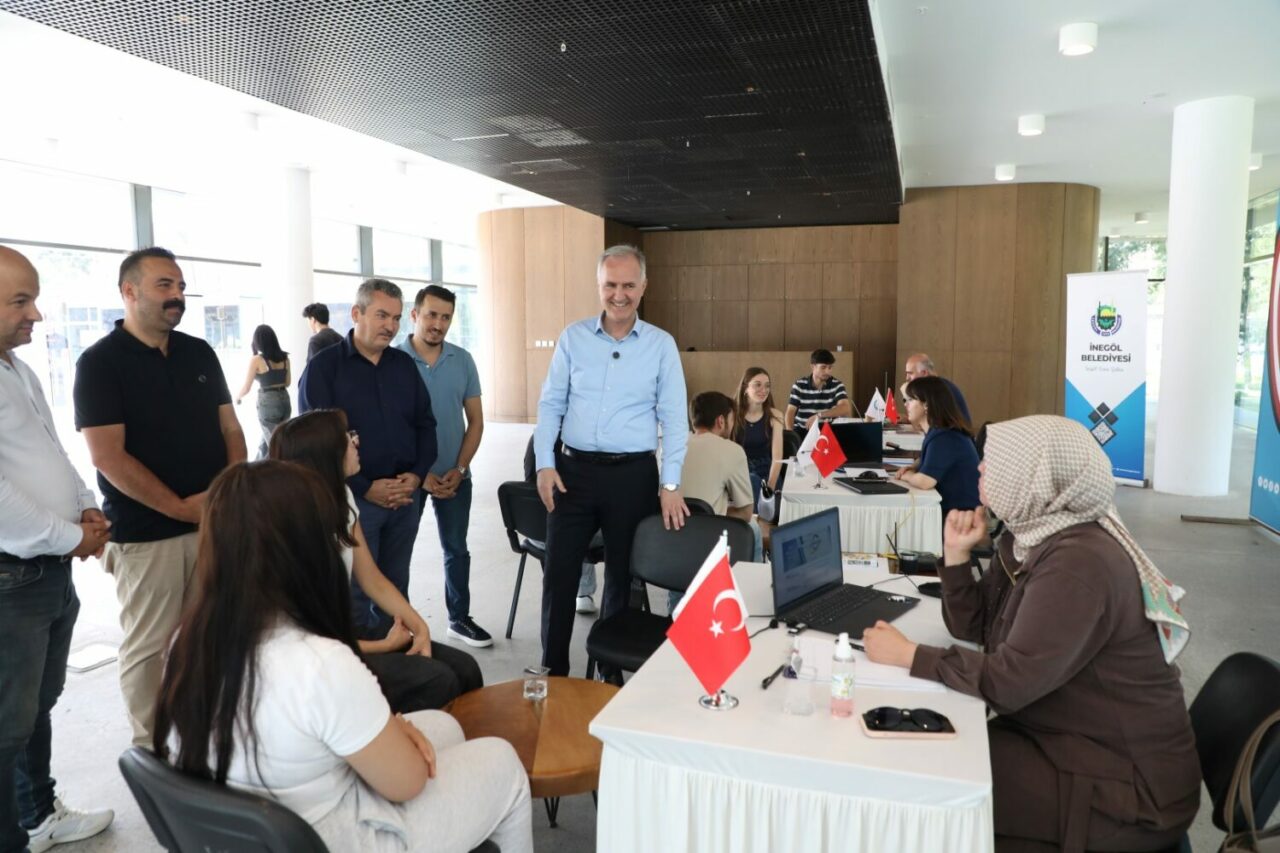 Sınavda da tercihte de İnegöl Belediyesi öğrencilerin yanında Sınavda da tercihte de İnegöl Belediyesi öğrencilerin yanında