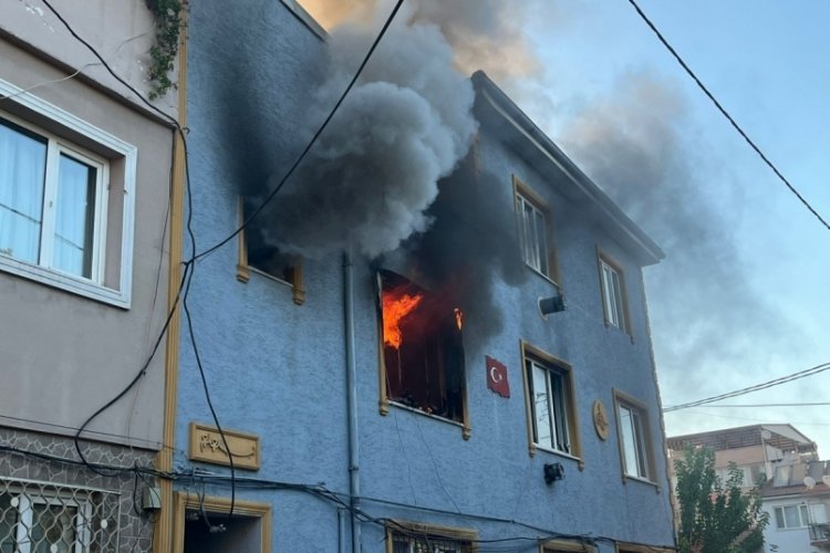 Bursa’da korkutan yangın: Daire alev alev yandı