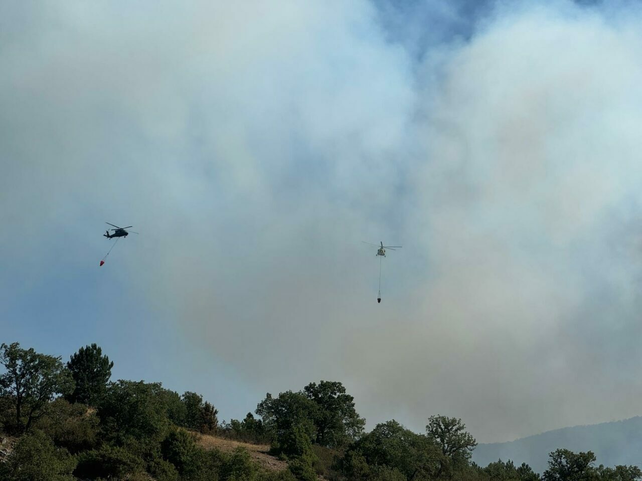 Afyonkarahisar’a sıçrayan orman yangınına müdahale sürüyor Afyonkarahisar’a sıçrayan orman yangınına müdahale sürüyor