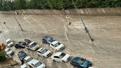 Ankara’yı sağanak vurdu