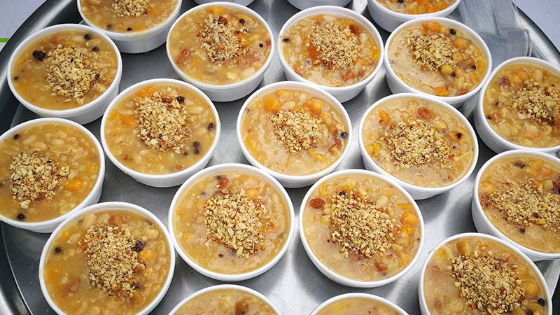 Bursa’da aşure yemek isteyenler bu haber size göre! İşte kentteki dağıtım noktaları… Bursa’da aşure yemek isteyenler bu haber size göre! İşte kentteki dağıtım noktaları…