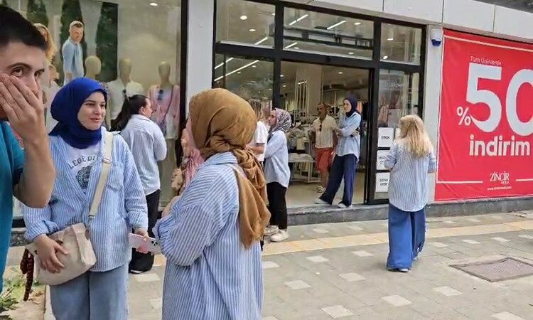 Bursa Valiliği ve Büyükşehir Belediyesi’nden deprem açıklaması Bursa Valiliği ve Büyükşehir Belediye Başkanı Mustafa Bozbey, Gemlik merkezli