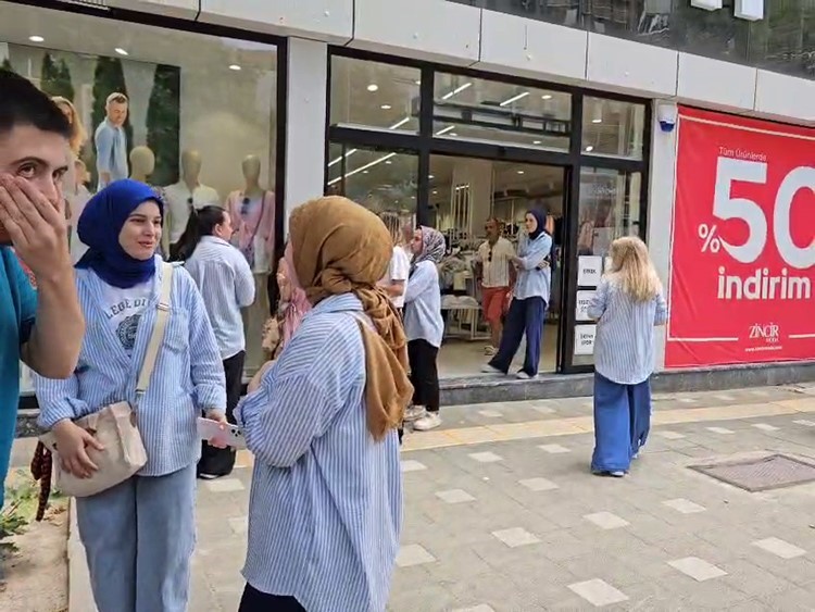 Bursa Valiliği ve Büyükşehir Belediyesi’nden deprem açıklaması Bursa Valiliği ve Büyükşehir Belediyesi’nden deprem açıklaması