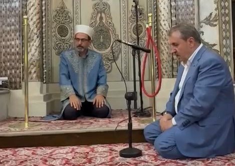 BBP Genel Başkanı Mustafa Destici Bursa’da Haşr Suresi okudu BBP Genel Başkanı Mustafa Destici Bursa’da Haşr Suresi okudu