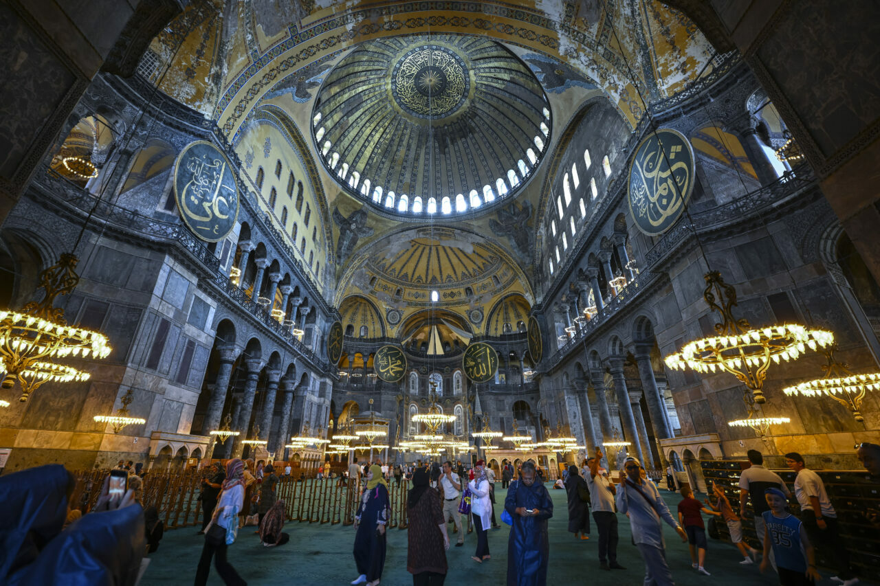 Ayasofya’da yeni uygulama Ayasofya’da yeni uygulama