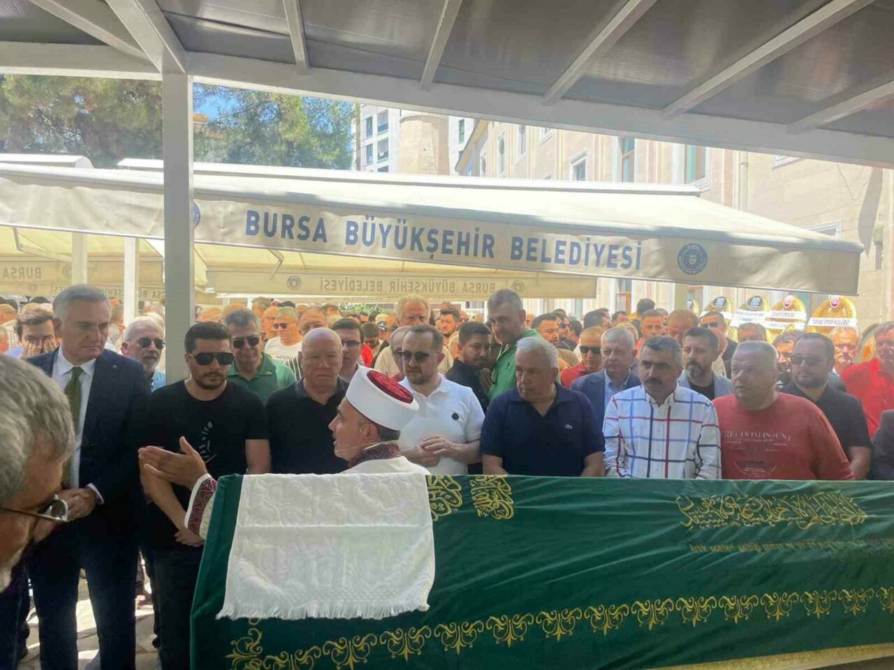 Bursa basınının acı kaybı: Engin Aksöz son yolculuğuna uğurlandı Bursa basınının acı kaybı: Engin Aksöz son yolculuğuna uğurlandı