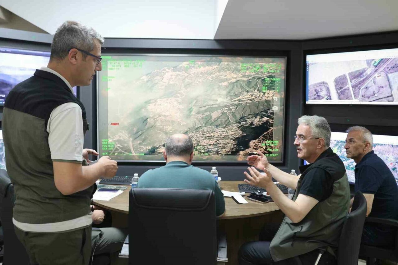 Bursa orman yangınlarıyla mücadele ediyor! Protokolden yangınlara yakın takip