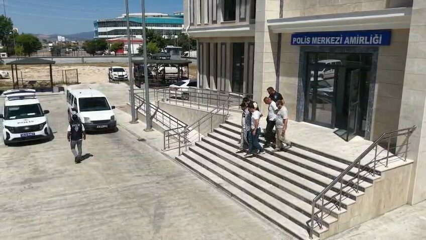 Bursa’da 20 yıl cezasıyla aranan şahıs yakalandı Bursa’da 20 yıl cezasıyla aranan şahıs yakalandı