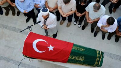 Bursa’da acı veda! Evladının cenaze namazını kıldırdı