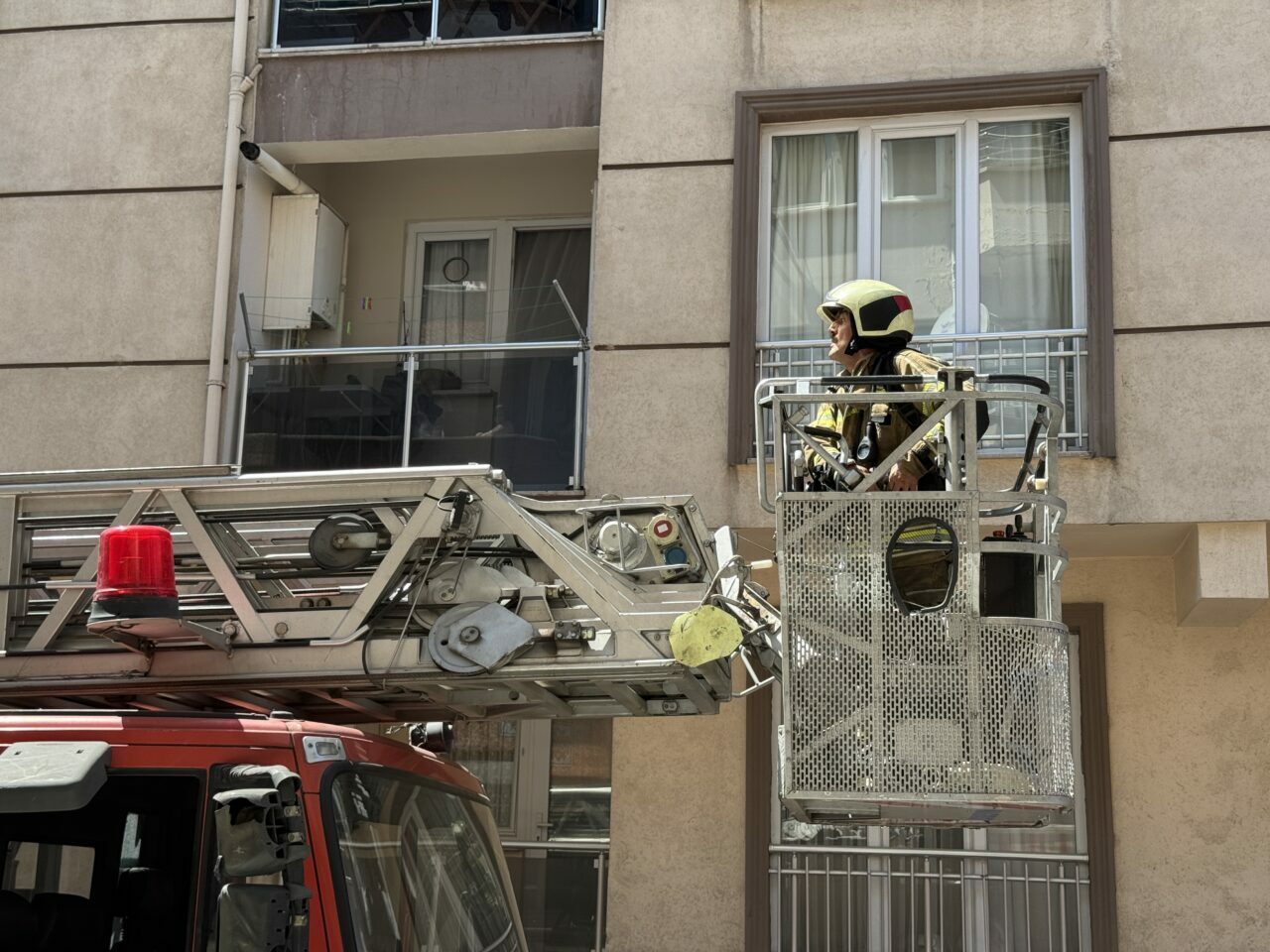 Bursa’da apartmanda yangın