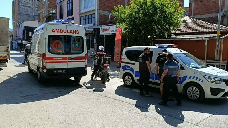 Bursa’nın İnegöl ilçesinde bir kadın, parkta bıçakla yaraladığı eşini elektrikli