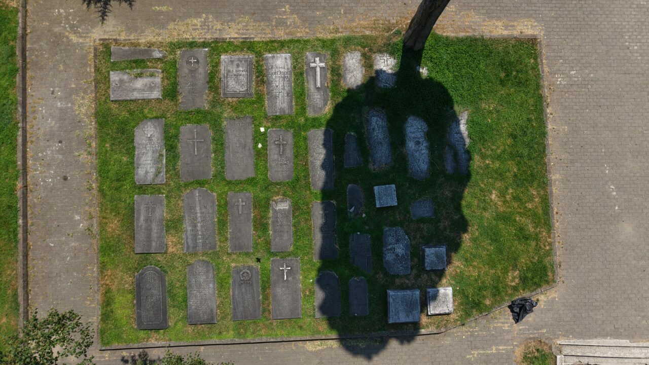 Bursa’da çocuk parkındaki mezar taşlarının sırrı çözüldü